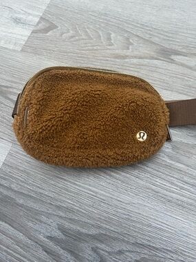 Lululemon everywhere belt bag Brown Sherpa